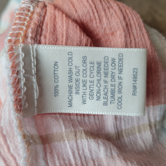 Alexander Jordan Smocked Top - Picture 4 of 4